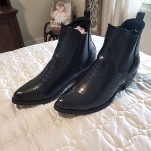 NEW!! Women's snake print booties size 6